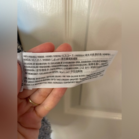 Abercrombie & Fitch Mixed Print Flowy Shorts - Picture 4 of 4